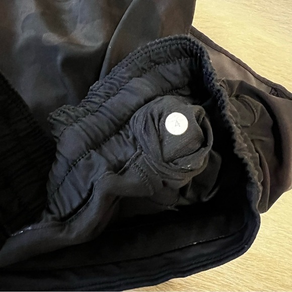 LULULEMON Hotty Hot Short
Savasana Camo Black Drawstring Pocket 4 Mesh Elastic - Picture 14 of 14